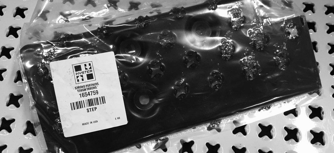 1654759-step-hyster-forklift